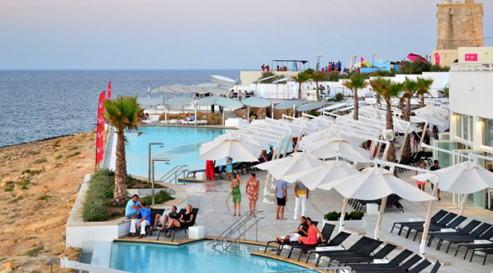 beach clubs de Malta